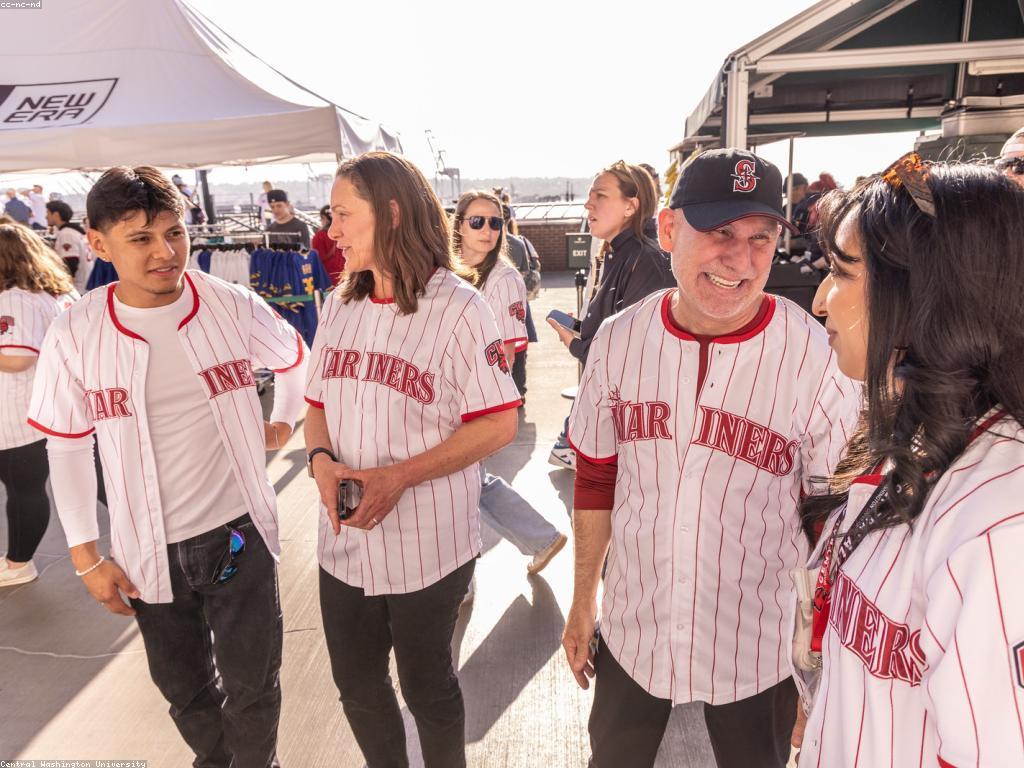 ការប្រកួត: គន្លងនៃការគ្រប់គ្រង និងអភិវឌ្ឍន៍